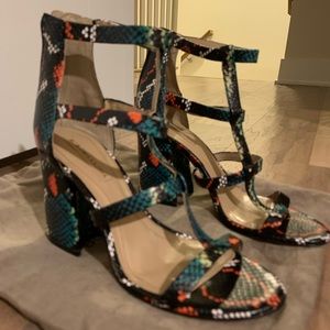BCBG Max Azria Black Teal and Orange Snakeskin Heels Size 8